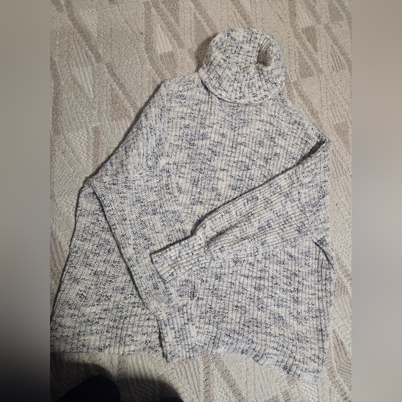 OFFLINE By Aerie Chillside Turtleneck Sweater Size MEDIUM PERFECT CONDITION - Picture 7 of 9